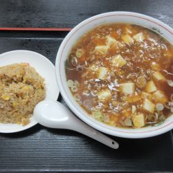 マーボーメン（600円）＋半チャーハン（450円）