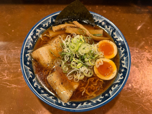 「中華そば味玉付き1100円」@麺屋しらかわの写真