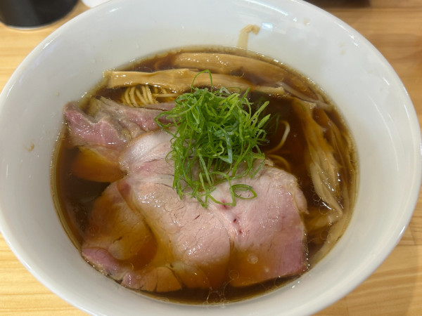 「醤油ラーメン 900円」@NAGASHARIの写真