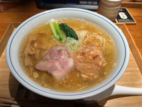 「塩らぁ麺」@らぁ麺すぎ本 丸の内店の写真