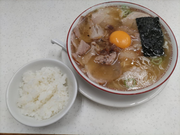 「中華そば+卵黄+ライス」@マルショーラーメン ヨドバシAkiba店の写真