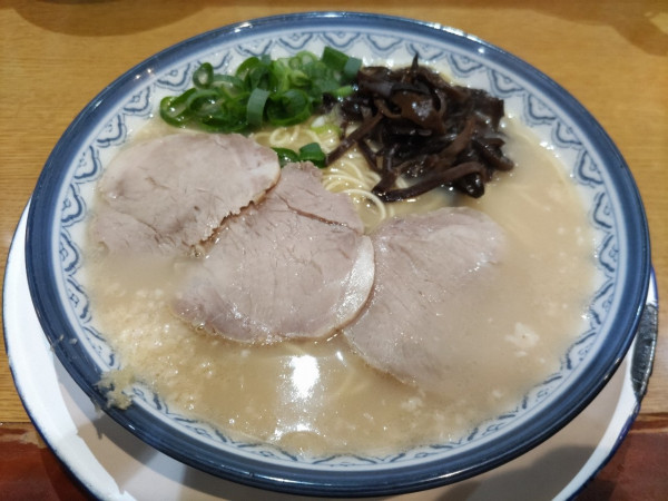 「らーめん+ニンニク」@博多ラーメン しばらく 町屋店の写真