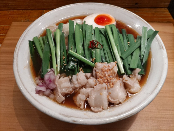 「黒毛和牛のもつにらぁ」@Homemade Ramen 麦苗の写真