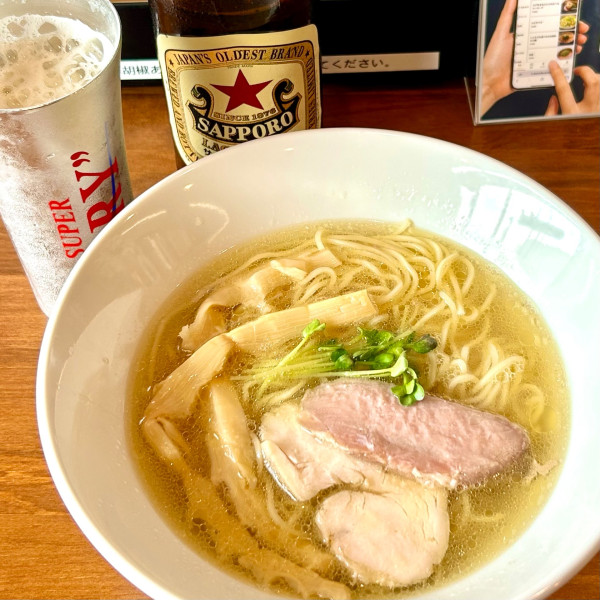 「鶏清湯ラーメン（塩）＋サッポロラガー中瓶」@麺屋 豊道の写真