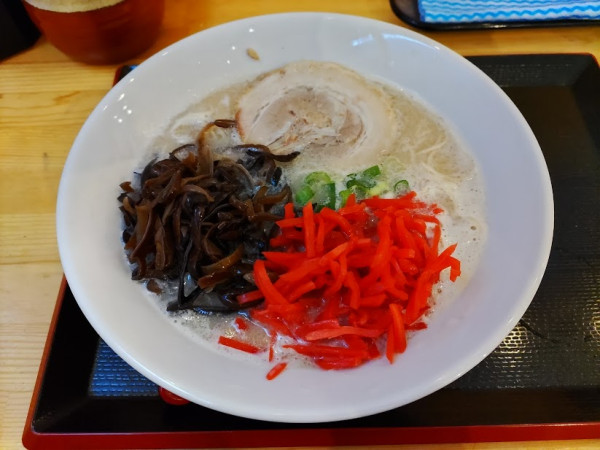 「豚骨ラーメン（＋きくらげ、紅しょうが）」@秋葉原ラーメンセンターの写真