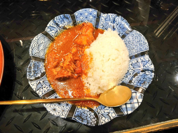 「牛すじトマトカレーライス」@トーキョーニューミクスチャーヌードル 八咫烏 CHIKARABOの写真