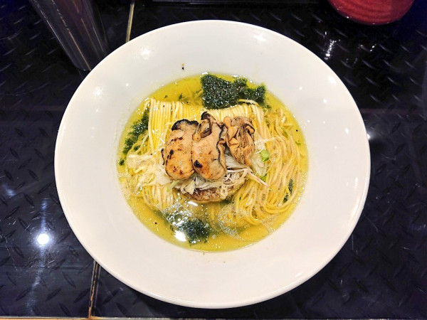 「【限定】カキと生のりの塩ラーメン、など」@トーキョーニューミクスチャーヌードル 八咫烏 CHIKARABOの写真