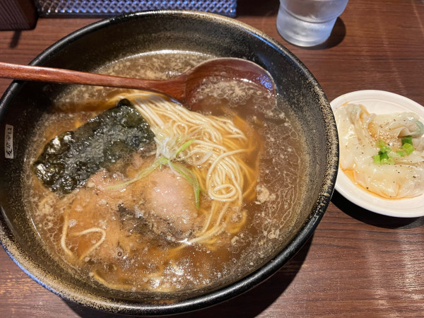 「支那そば＋皿ワンタン　990円」@支那そば やぐら亭の写真