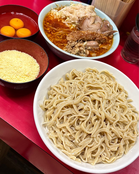 「トマたまつけ麺 チーズ入り 麺増し 粉チーズ×2 生卵×3」@ラーメン二郎 中山駅前店の写真