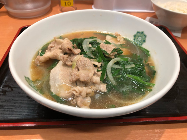 「肉ニラらーめん」@日高屋 西新宿1丁目店の写真