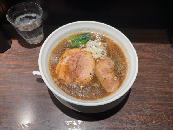 「醤油ら〜麺」@ら〜麺 瑞藤の写真