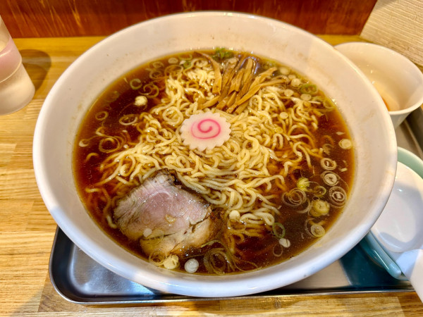 「中華麺 大盛 生玉子」@三鷹大勝軒の写真