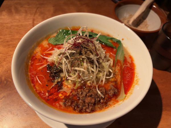 「四川担々麺　1100円」@四川担々麺 赤い鯨の写真