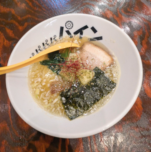 「パイナップル塩ラーメン 1030円」@パイナップルラーメン屋さん パパパパパインの写真