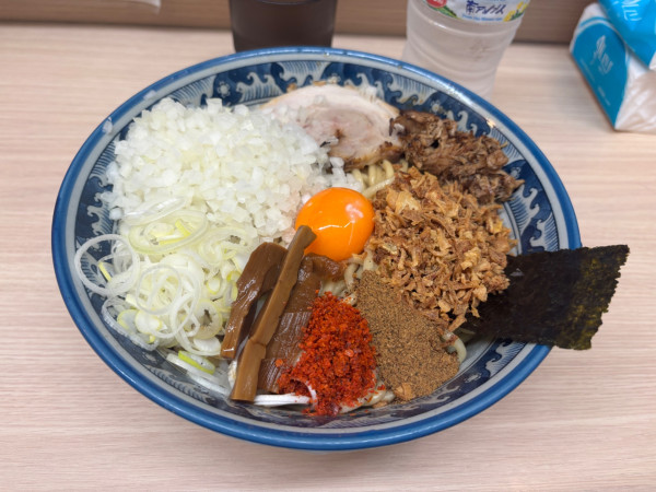 「狼煙まぜそば特　タマネギ」@狼煙 大宮店の写真