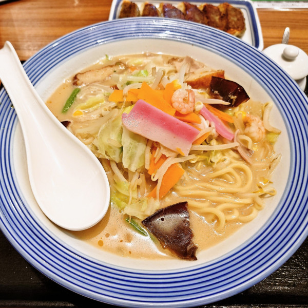 「長崎ちゃんぽん＋セットぎょうざ」@長崎ちゃんぽん リンガーハット 足立西新井店の写真