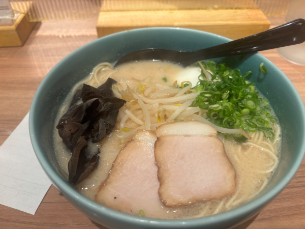 「鶏豚骨ラーメン白、玉子」@札幌飛燕の写真