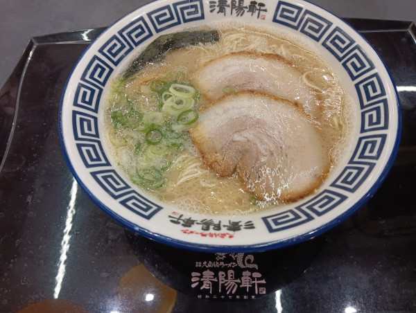 「久留米とんこつラーメン(¥950)」@久留米ラーメン 清陽軒 ららぽーと福岡店の写真