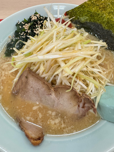 「ネギラーメン900円」@ラーメンショップ ○化 ユアエルム成田店の写真