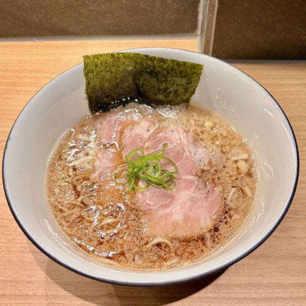 醤油ラーメン(1200円)