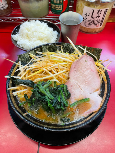 「白ネギチャーシュー麺＋ライス」@家系ラーメン 王道 神道家の写真