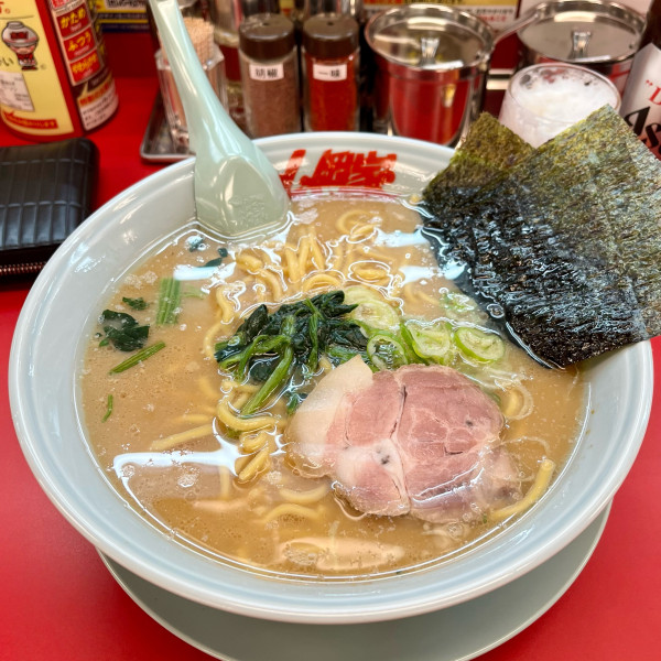 「醤油ラーメン〝中盛〟」@ラーメン山岡家 深谷店の写真