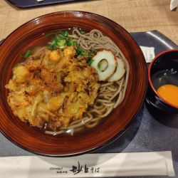 かき揚げそば800円、生卵150円