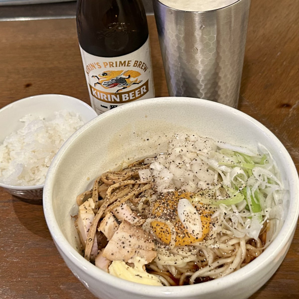 「中野ブラックまぜそば（ニンニク・マヨネーズ・めし）+ビール小」@らーめん日和の写真