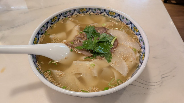 「ビャンビャン麺¥1,180」@蘭州牛肉拉麺 東珍味小籠包の写真