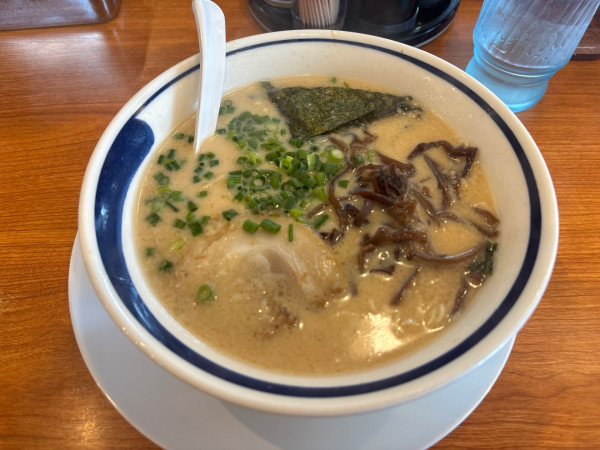 「とんこつらーめん」@らーめん屋 あじとら 行田店の写真