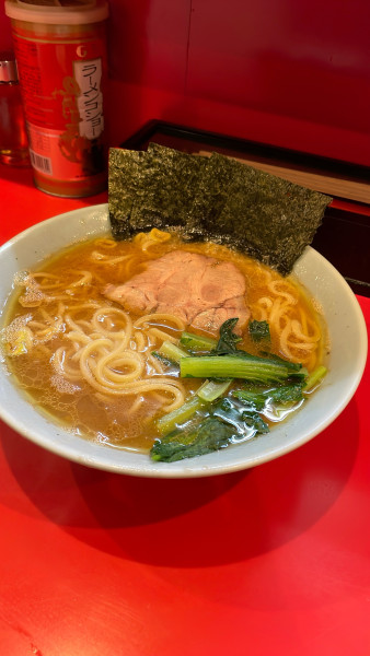 「ラーメン　中盛り」@横浜家系ラーメン 黄金家の写真