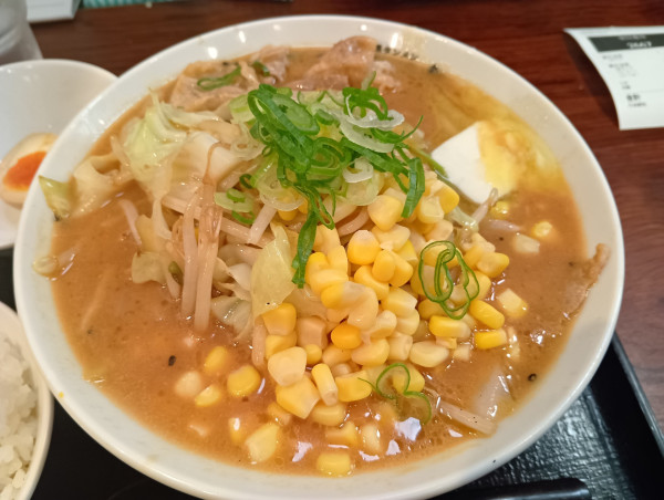 「贅沢野菜味噌タンメン　TPコーン＆バター　小ライス　半味玉」@札幌タンメン ベジ達 市ヶ谷店の写真