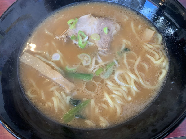 「豚骨醬油ラーメン＋半炒飯」@鳥菊川の写真
