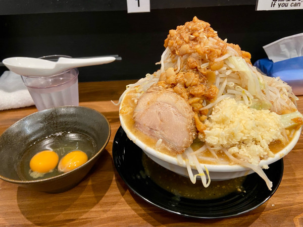 「DXラーメン＋麺マシ×2＋なまたまご×2」@自家製麺88 川崎店の写真