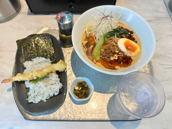 「焦がしニンニク担々麺と天むす」@らぁ麺・つけ麺 彩はにほへとの写真