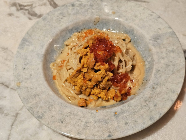 「雲丹いくらのせ濃厚クリームうに麺　1790円（税抜）」@新宿オイスターバーワーフの写真