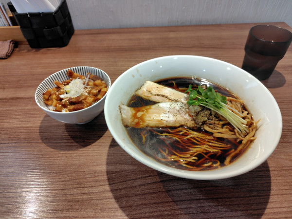 「漆黒醤油そば¥750」@中華そば 安至の写真