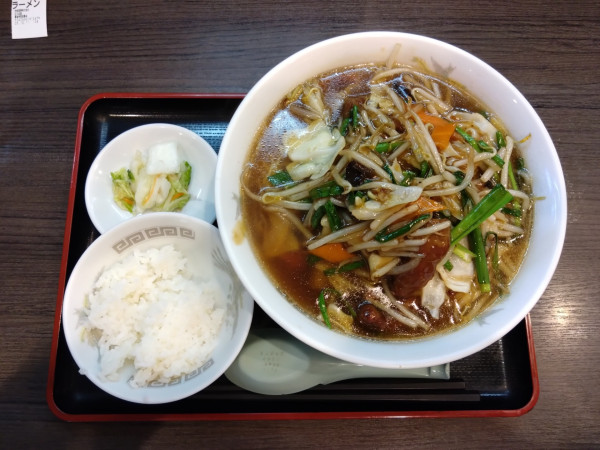 「ニラレバラーメン 950円」@万八ラーメン 虹ヶ丘店の写真