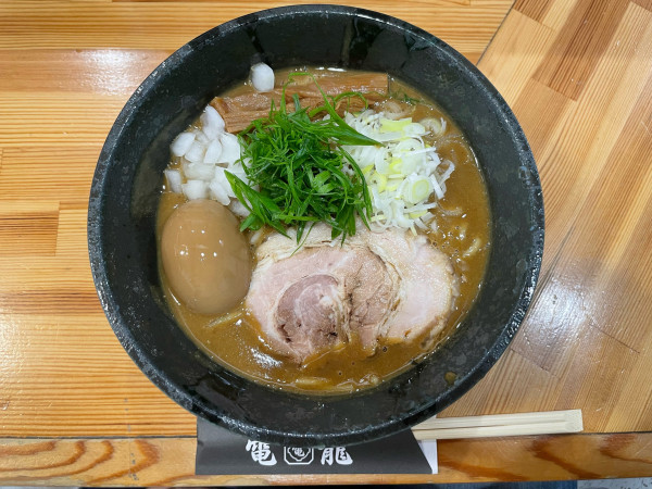 「鶏白湯らーめん カレー & 味玉」@麺屋電龍の写真
