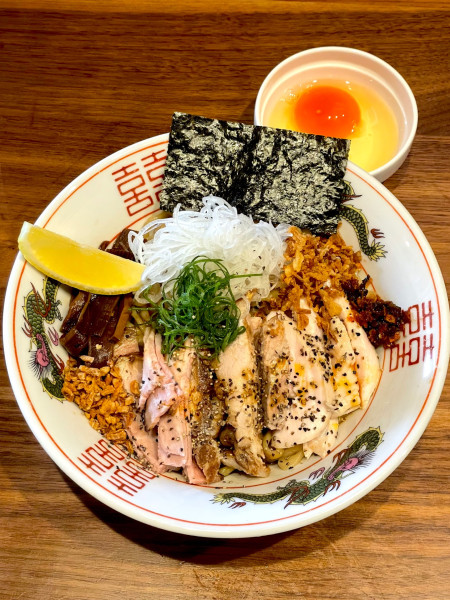 「まぜそば＋名古屋コーチンの生玉子」@自家製手もみ麺 鈴ノ木の写真