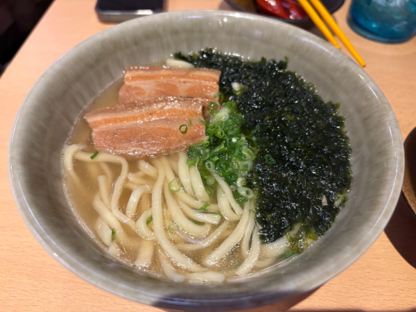 「アーサそば930円+他いろいろ」@沖縄食堂 やんばる 池袋店の写真