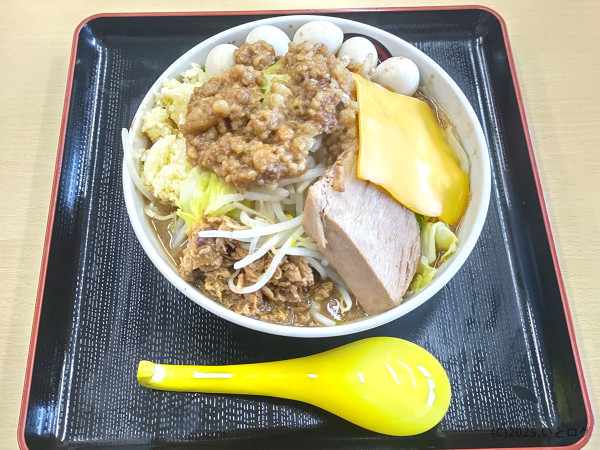 「ラーメン中（うずら５個＋チェダーチーズ）」@RAMEN OF TODAY 下松店の写真