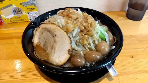 「達磨次郎（小）（９９０円）＋うずら（１２０円）」@自家製麺 達磨次郎の写真