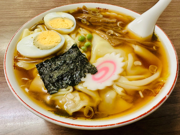 「ワンタンメン【900円】」@多万里食堂の写真