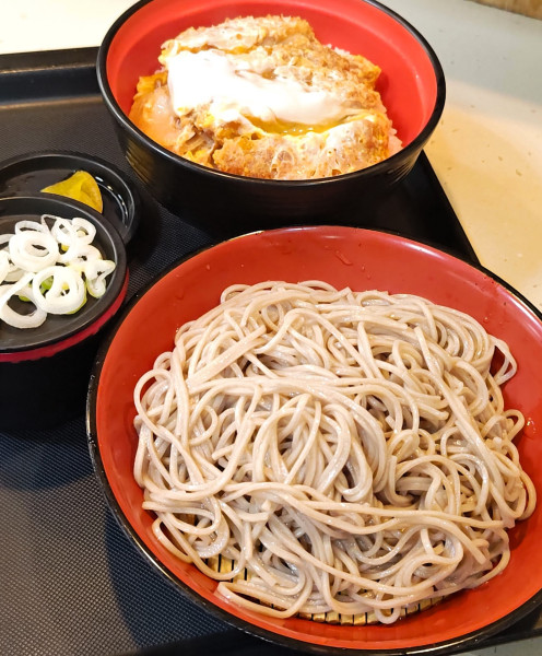 「かつ丼セット（もりそば）」@名代 富士そば 市ヶ谷店の写真