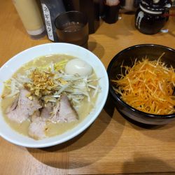 鉄鍋焼味噌＋味玉、辛ネギ(別皿)