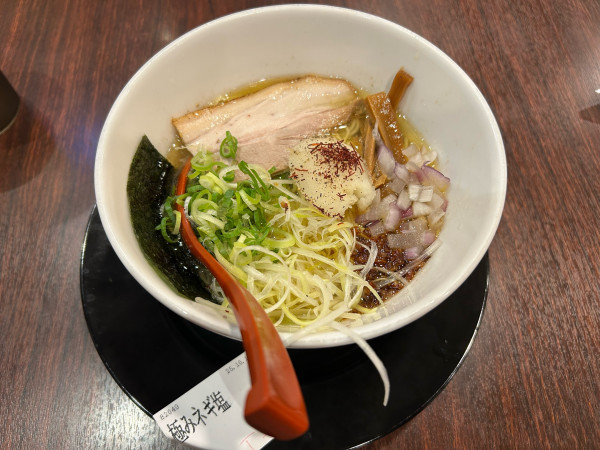 「極みネギ塩ラーメン」@燕 ドリームプラザ店の写真