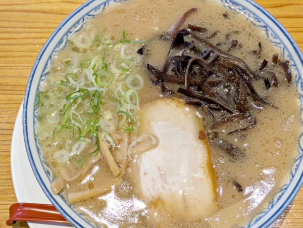 「キクラゲラーメン」@元祖赤のれん 節ちゃんラーメン 天神本店の写真