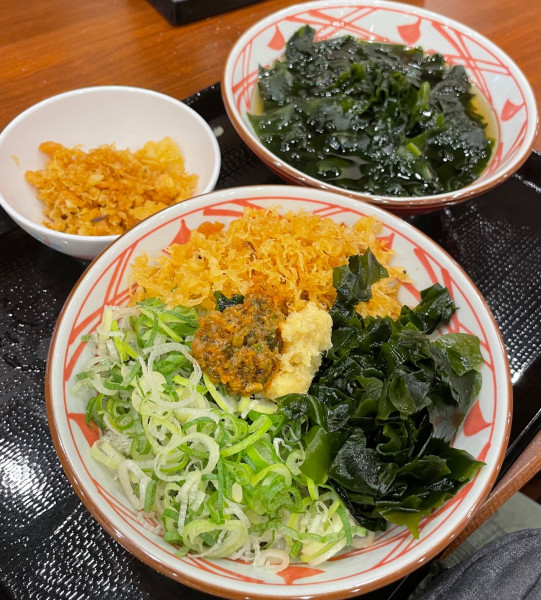 「ぶっかけ 温•小 320円」@丸亀製麺 羽田空港第1ターミナル店の写真