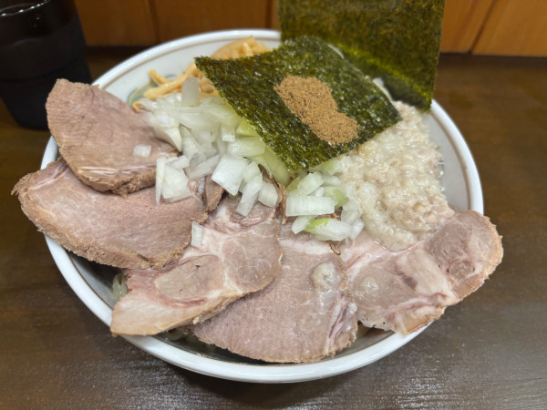 「まぜそば（中）身入り　チャーシュー玉ねぎ」@手打ち中華そば 酒田 鹿島田店の写真